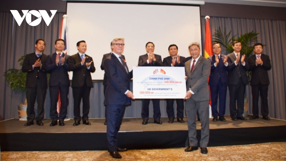 Vietnam, UK sign cooperation documents worth billions of US dollars